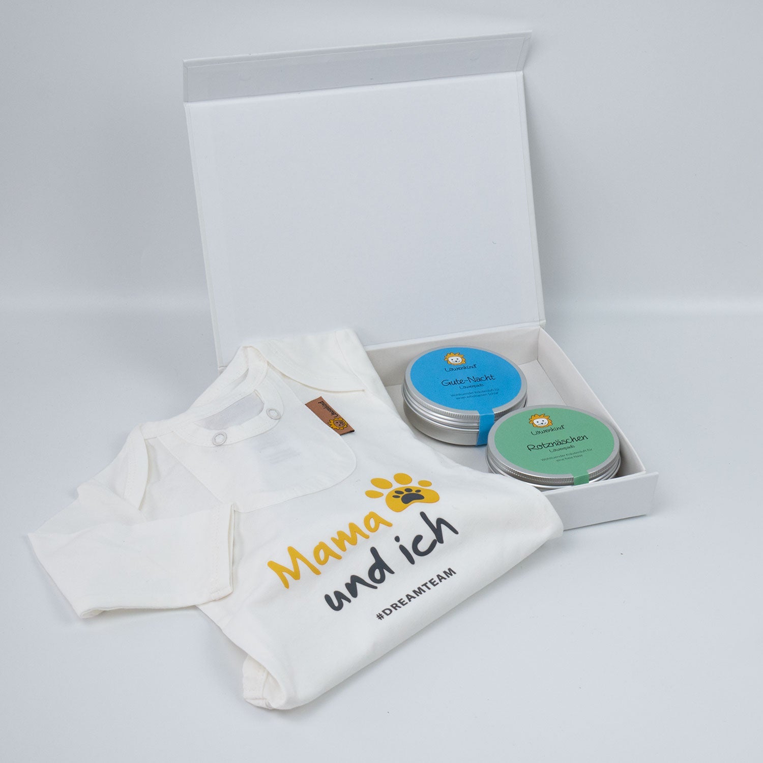 Geschenkset mit Geschenkbox, bedrucktem Body "Mama und ich" und zwei Kräuterpad-Dosen