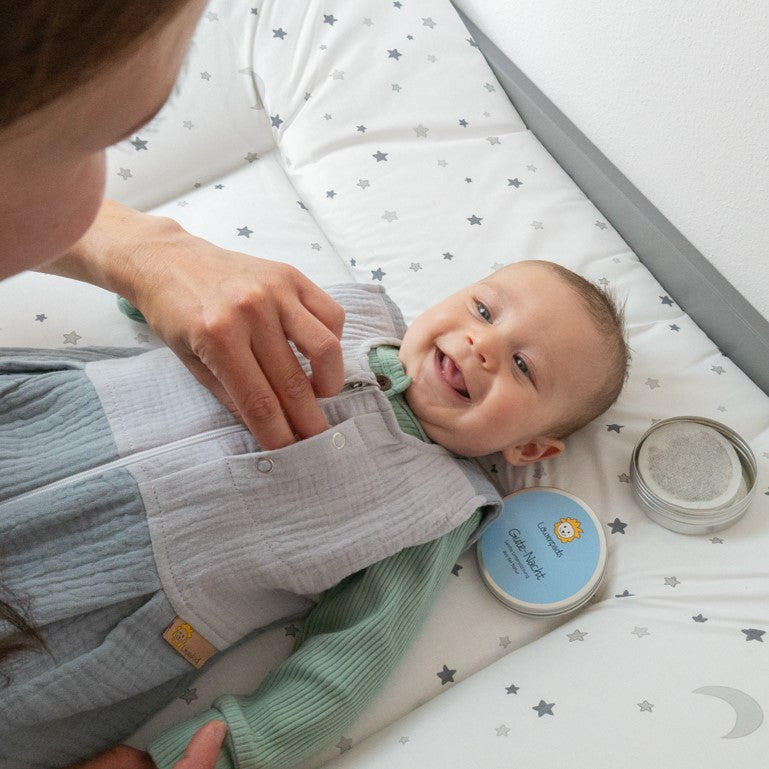 Baby mit Schlafsack