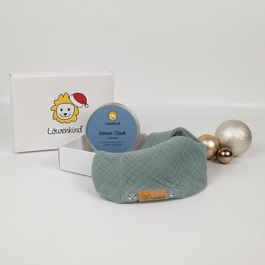 Weihnachts-Geschenkbox mit grünem Halstuch und Kräuterpad-Dose Sorte "Immun-Stark"