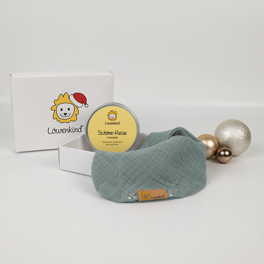 Weihnachts-Geschenkbox mit grünem Halstuch und Kräuterpad-Dose Sorte "Schöne-Reise"