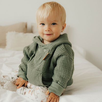 Löwenkind x marthas.mini Hoodie am Kind